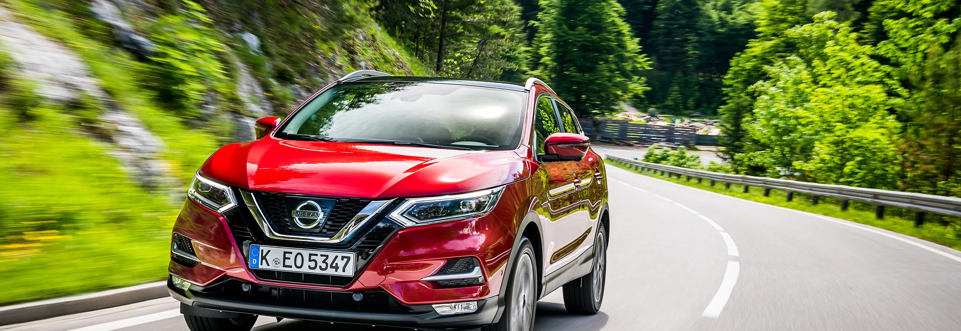 Nissan Qashqai 1.6 DIG-T Tekna SUV review 